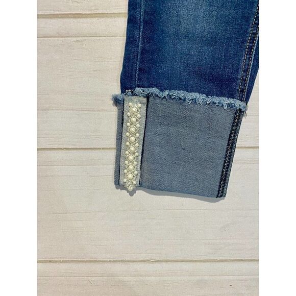 Crown & Ivy Medium Wash Ankle Hemmed Embroidered Cropped Jeans Size 12 - Picture 2 of 4